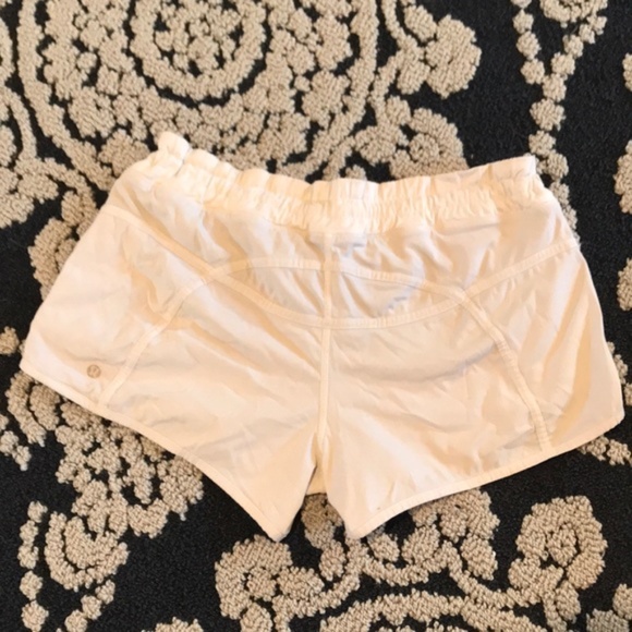 Lululemon Tracker Short white | size 8 - Picture 3 of 9